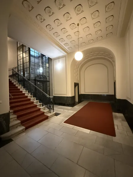 Wohnen Unter den Linden – Exklusive 4-Zimmer-Wohnung mit direktem Blick auf das Brandenburger Tor — photo 1